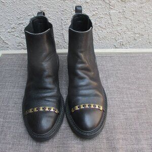 SALVATORE FERRAGAMO Women's Lario Chelsea Booties ~ 6